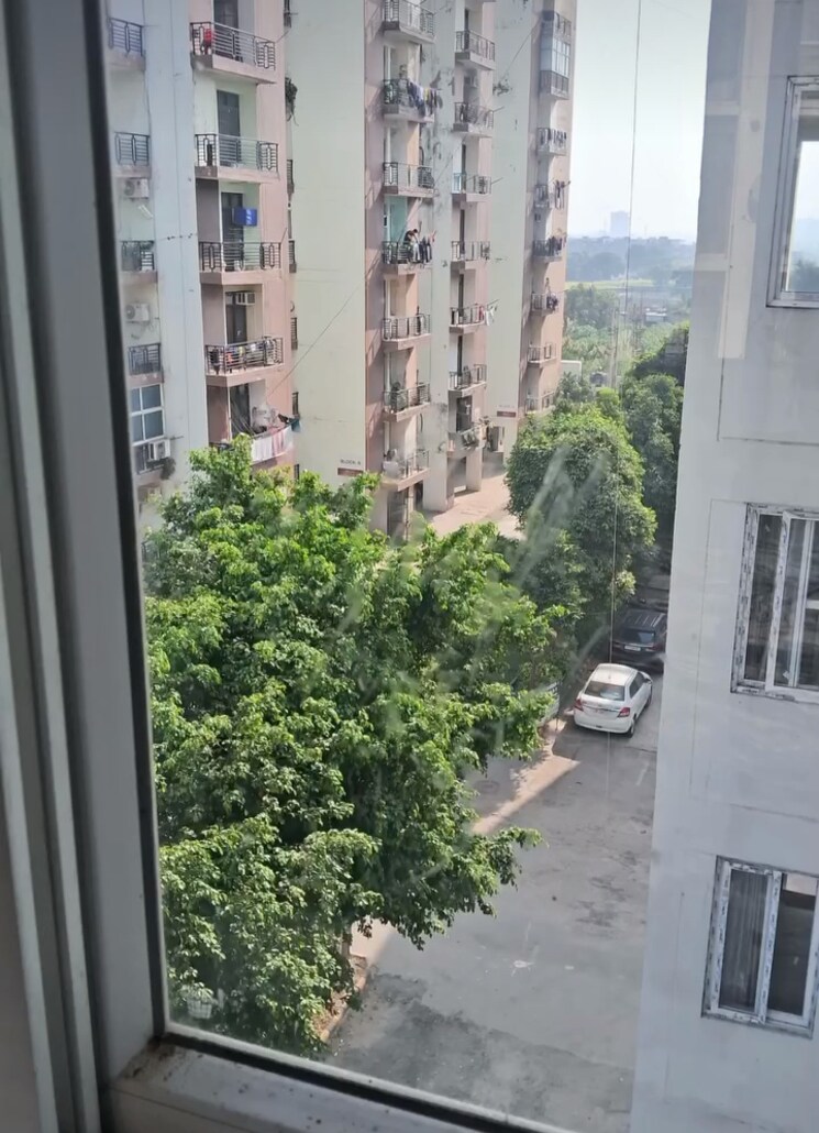 Balcony, vip road 3 Bedroom 1450 Sq.Ft. Apartment In Vip Road Zirakpur 9439237