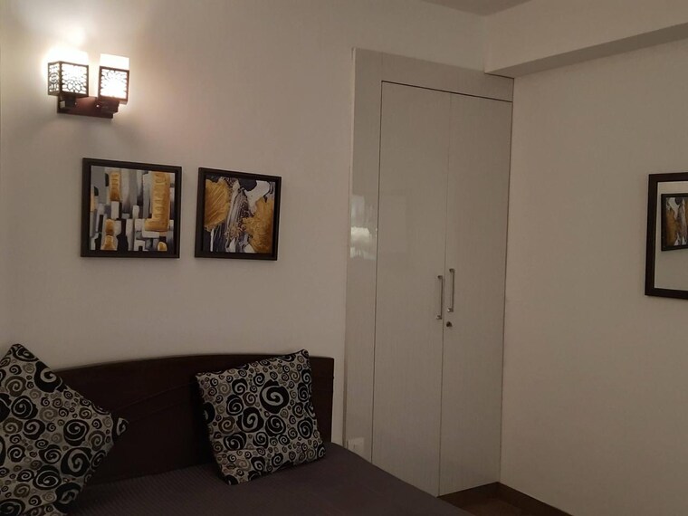 Bedroom, dlf-regal-gardens 3 Bedroom 1702 Sq.Ft. Apartment In Sector 90 Gurgaon 9439147