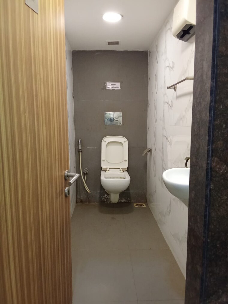 Bathroom, maplle-morya-classic Commercial Office Space 1400 Sq.Ft. In Andheri West Mumbai 9439148