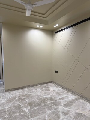 Room in 3 BHK Builder Floor at Malcha Marg – for Sale