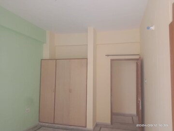 Room in 2 BHK Apartment at Raglan Gulmohar City, Central Derabassi – for Rent
