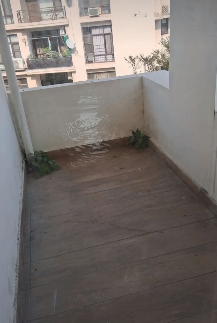 Room, vip road 3 Bedroom 1450 Sq.Ft. Apartment In Vip Road Zirakpur 9439346