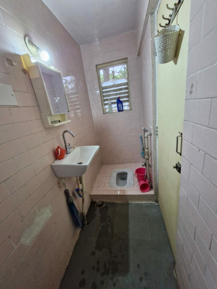 Bathroom, dhankawadi 1 RK 200 Sq.Ft. Apartment In Dhankawadi Pune 9439472