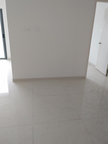 Room in 3 BHK Apartment at Rohan Madhuban, Bavdhan – for Rent