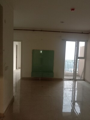 Room in 2 BHK Apartment at Signature Global Prime, Sector 63a – for Rent