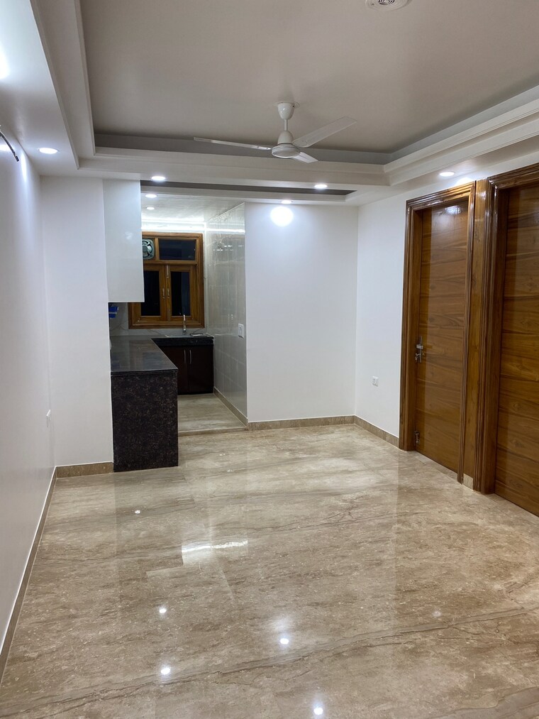 Room, mohan garden 3 Bedroom 85 Sq.Yd. Builder Floor In Mohan Garden Delhi 9439552