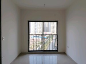 Room in 3 BHK Apartment at Sunteck Maxxworld, Tivri – for Rent