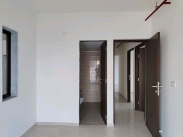 Room in 3 BHK Apartment at Sunteck Maxxworld, Tivri – for Rent