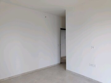 Room in 3 BHK Apartment at Sunteck Maxxworld, Tivri – for Rent