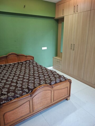 Bedroom in 2 BHK Apartment at Gabadia Heights, Kandivali West – for Rent