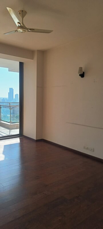 Room in 3 BHK Apartment at M3M Golf Estate, Sector 65 – for Sale