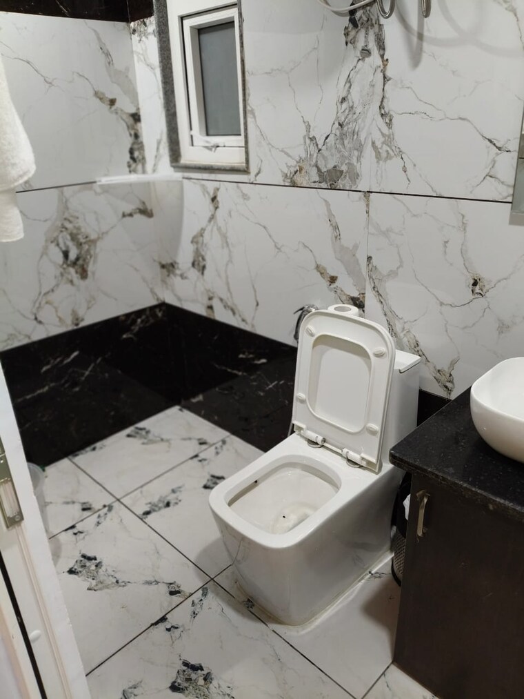 Attached Bathroom, piramal-aranya 4 Bedroom 2850 Sq.Ft. Apartment In Byculla Mumbai 9439963