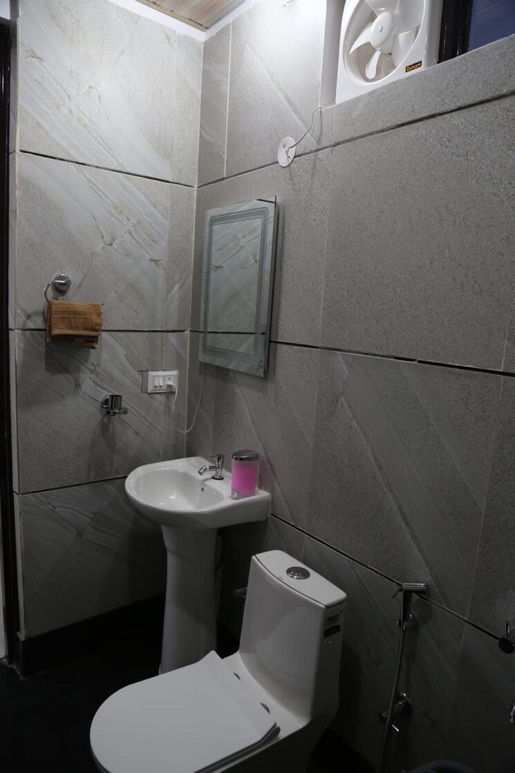 Bathroom, misty-hillocks 2 Bedroom 1155 Sq.Ft. Builder Floor In Salan Gaon Dehradun 9440261