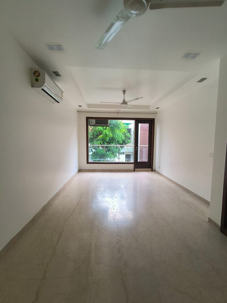 Room, east of kailash 2 Bedroom 150 Sq.Yd. Builder Floor In East Of Kailash Delhi 9440209