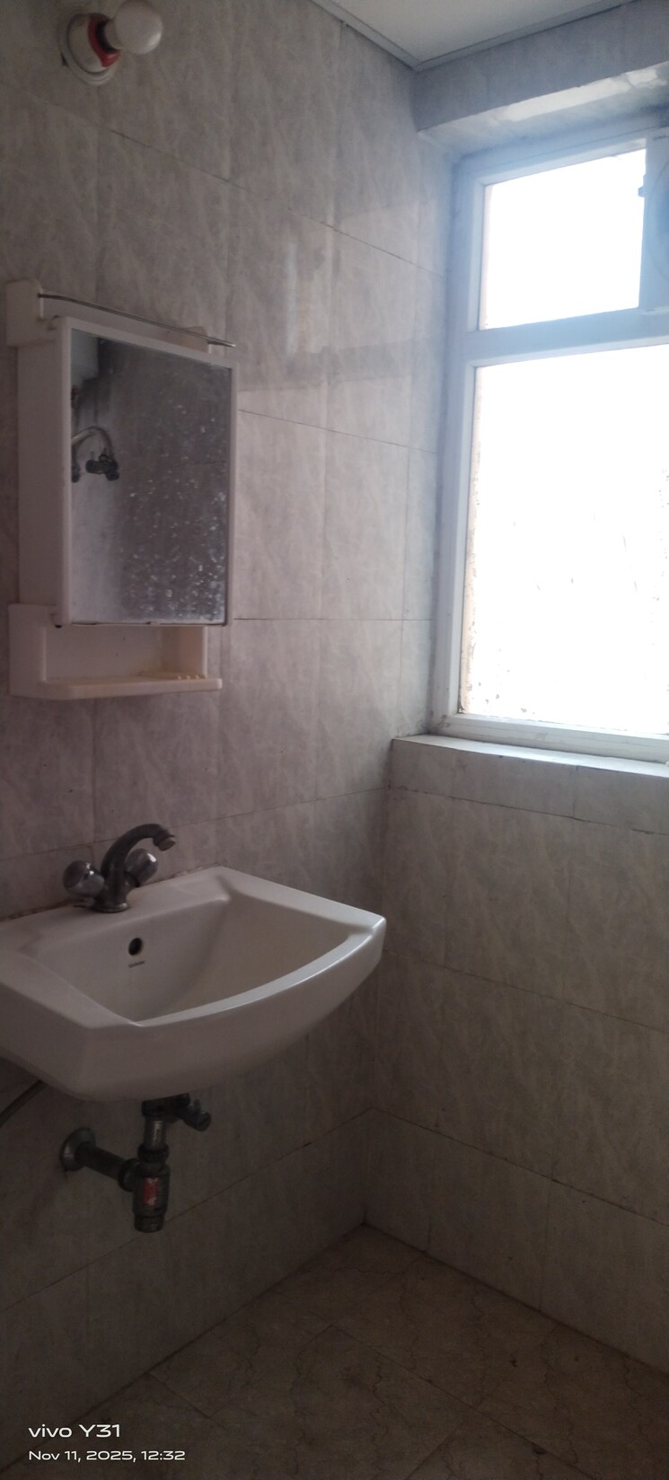 Bathroom, amrapali-leisure-park 2 Bedroom 1125 Sq.Ft. Apartment In Amrapali Leisure Valley Greater Noida 9440268