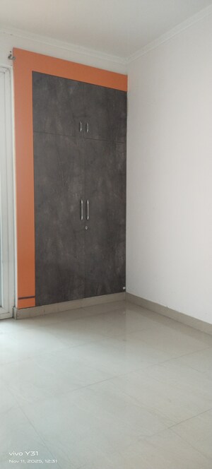 Room in 2 BHK Apartment at Amrapali Leisure Park, Amrapali Leisure Valley – for Rent