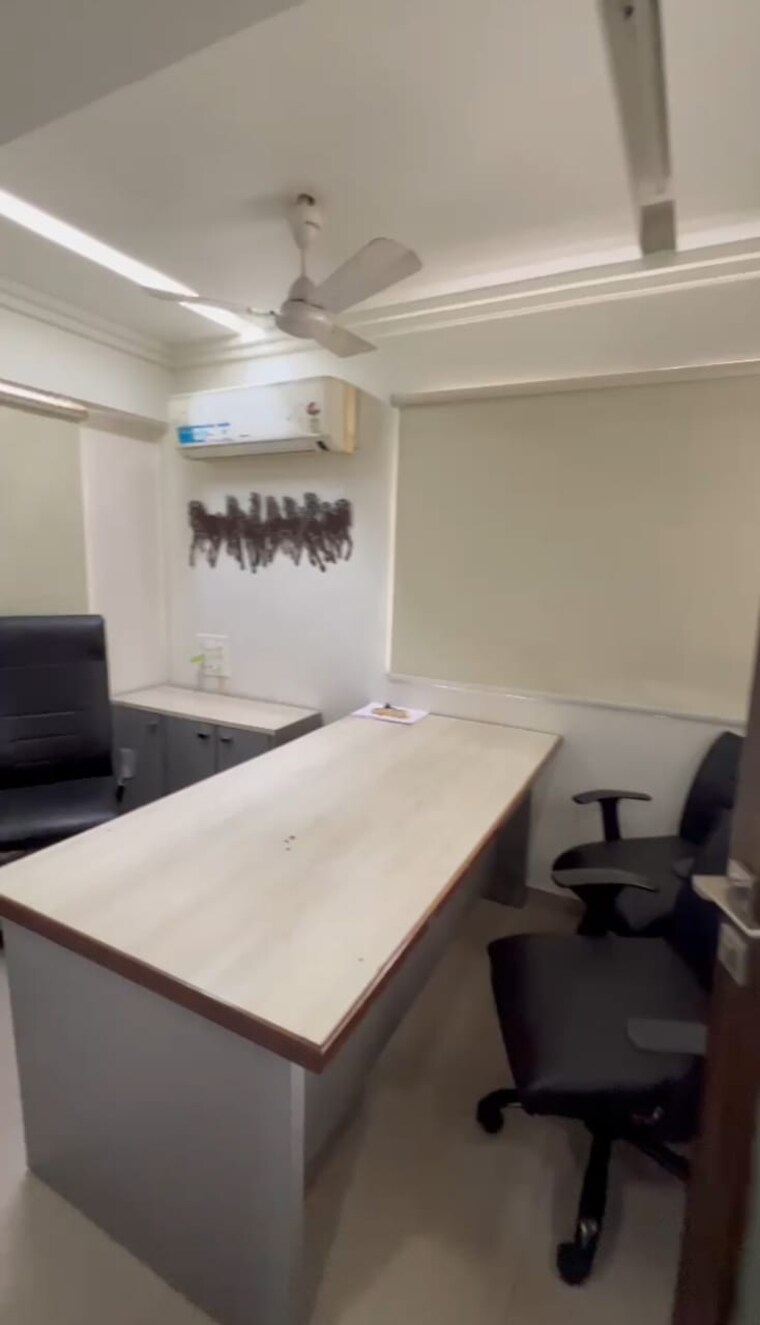 Team Area, sun-westbank Commercial Office Space 625 Sq.Ft. In Navrangpura Ahmedabad 9440224