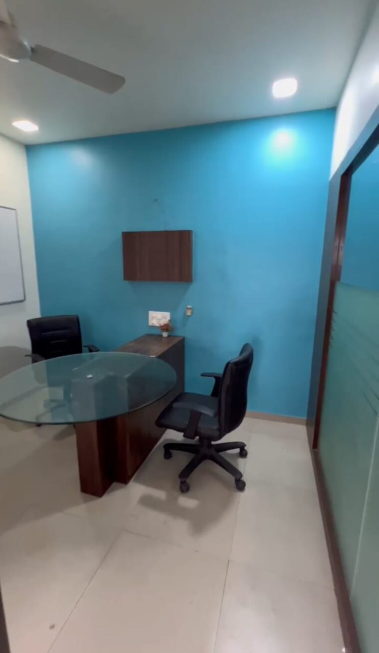 Team Area, sun-westbank Commercial Office Space 625 Sq.Ft. In Navrangpura Ahmedabad 9440224