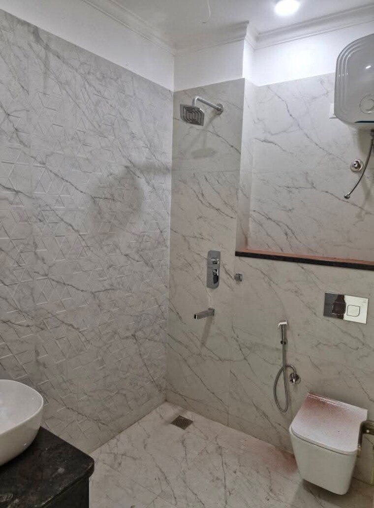 Bathroom, chattarpur 4 Bedroom 1800 Sq.Ft. Builder Floor In Chattarpur Delhi 9440326