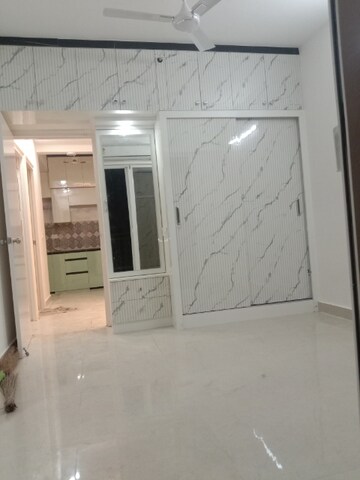 Room in 2 BHK Apartment at Signature Global Prime, Sector 63a – for Rent