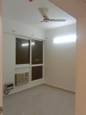 Room in 2 BHK Apartment at Signature Global Prime, Sector 63a – for Rent