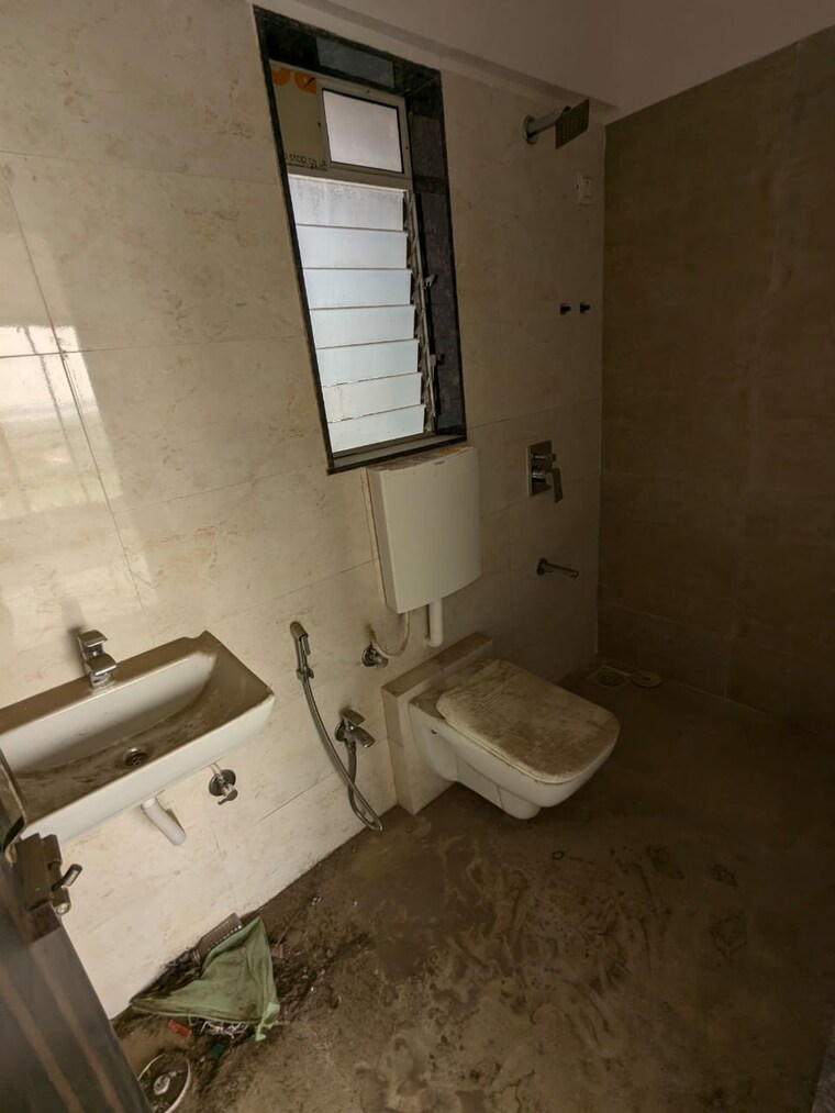 Bathroom, dharti-pressidio 2 Bedroom 628 Sq.Ft. Apartment In Kandivali West Mumbai 9440360