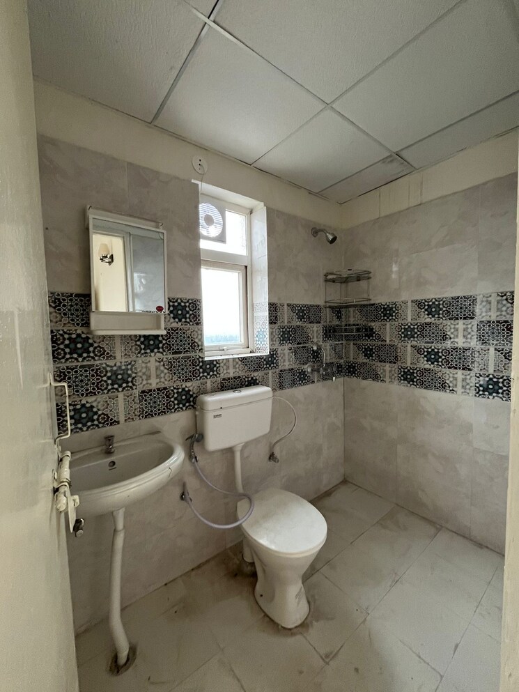 Bathroom, chattarpur 2 Bedroom 85 Sq.Yd. Builder Floor In Chattarpur Delhi 9440395