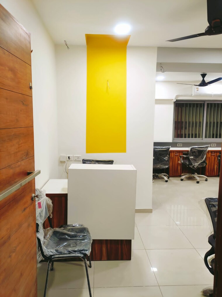 Team Area, ashram road Commercial Office Space 700 Sq.Ft. In Ashram Road Ahmedabad 9440367