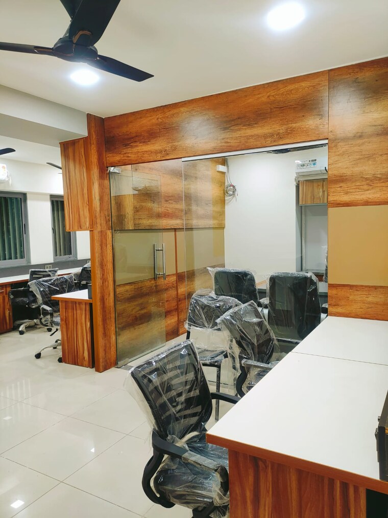 Team Area, ashram road Commercial Office Space 700 Sq.Ft. In Ashram Road Ahmedabad 9440367