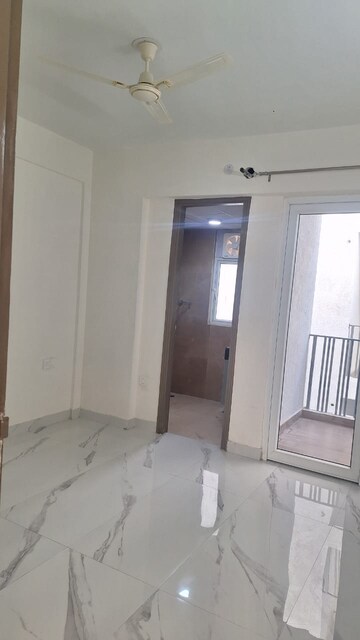 Building Lobby in 3.5 BHK Builder Floor at M3M Soulitude, Sector 89 – for Rent