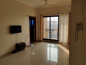 Room in 1 BHK Apartment at K Raheja Heights, Malad East – for Rent