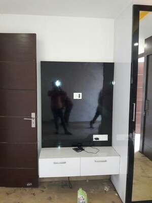 Furnished Amenities in 3 BHK Builder Floor at East Of Kailash – for Rent