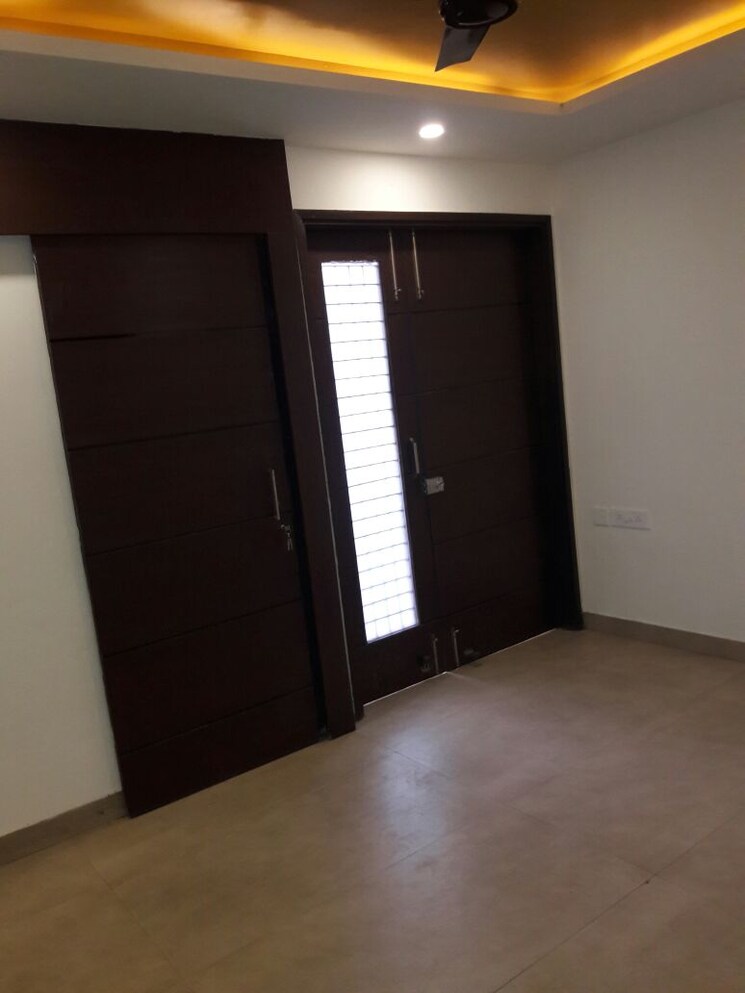 Room, east of kailash 3 Bedroom 1200 Sq.Ft. Builder Floor In East Of Kailash Delhi 9440659