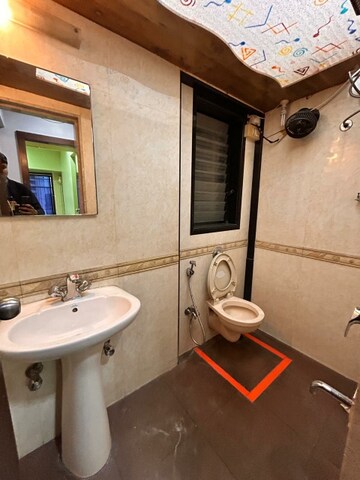 Master Bedroom in 2 BHK Apartment at Suncity Jupiter, Powai – for Rent