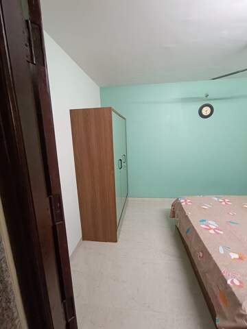 Room in 2 BHK Apartment at Satyam Heights Seawoods, Seawoods – for Rent