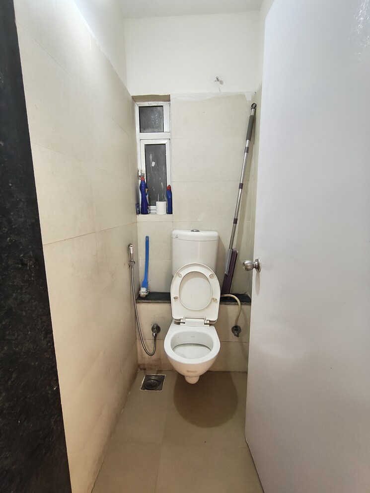 Bathroom, indiabulls-greens 1 Bedroom 750 Sq.Ft. Apartment In New Panvel Navi Mumbai 9441038