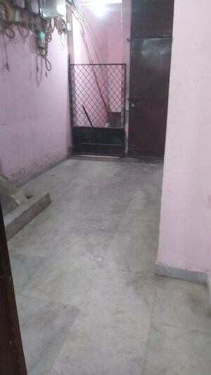 Room in 1 RK Builder Floor at Mayur Vihar – for Rent