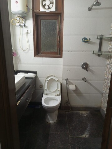Bathroom in 3 BHK Builder Floor at RWA Chittaranjan Park Block R, Chittaranjan Park – for Rent