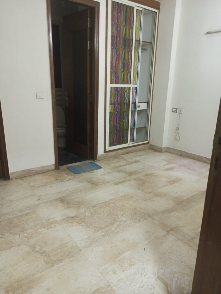 Room, rwa-chittaranjan-park-block-r 3 Bedroom 160 Sq.Yd. Builder Floor In Chittaranjan Park Delhi 9441014