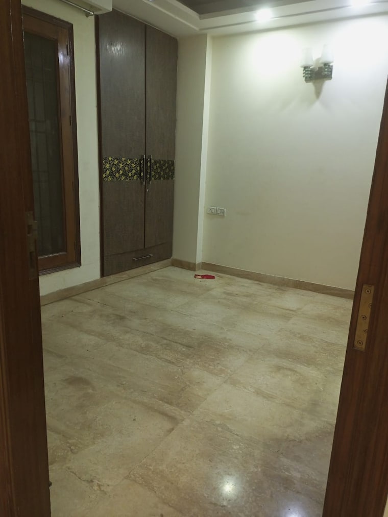 Room, rwa-chittaranjan-park-block-r 3 Bedroom 160 Sq.Yd. Builder Floor In Chittaranjan Park Delhi 9441014