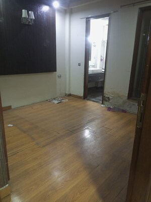 Room in 3 BHK Builder Floor at RWA Chittaranjan Park Block R, Chittaranjan Park – for Rent