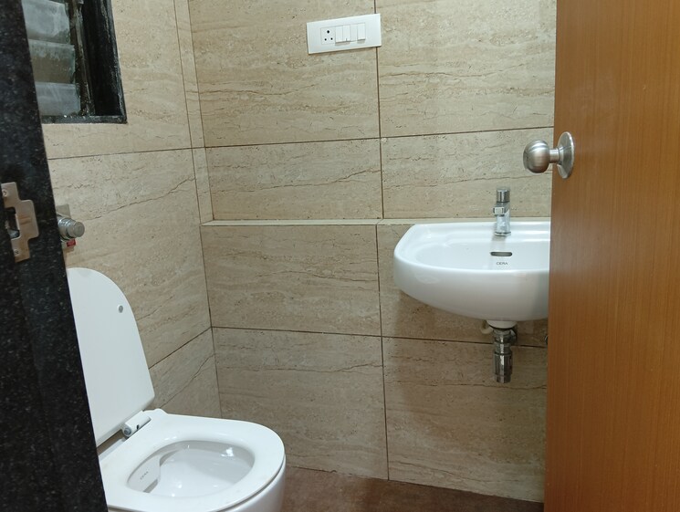Bathroom, chandak-34-park-estate 2 Bedroom 617 Sq.Ft. Apartment In Goregaon West Mumbai 9441046