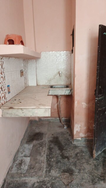 Kitchen in 1.5 BHK Builder Floor at Mayur Vihar – for Rent