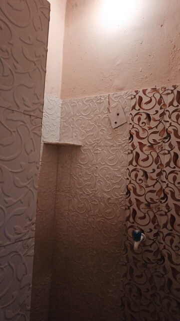 Bathroom in 1.5 BHK Builder Floor at Mayur Vihar – for Rent