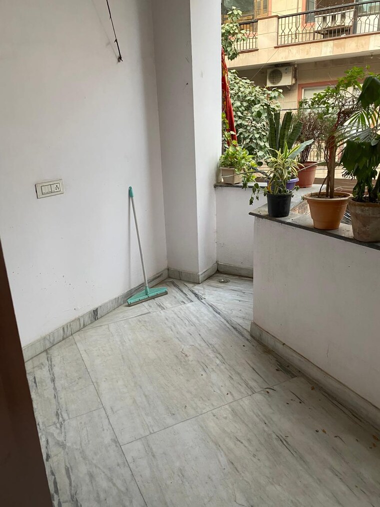 Balcony, mayur vihar 1.5 Bedroom 400 Sq.Ft. Builder Floor In Mayur Vihar Delhi 9441056