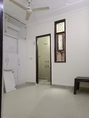 2 BHK Builder Floor For Rent in Saket