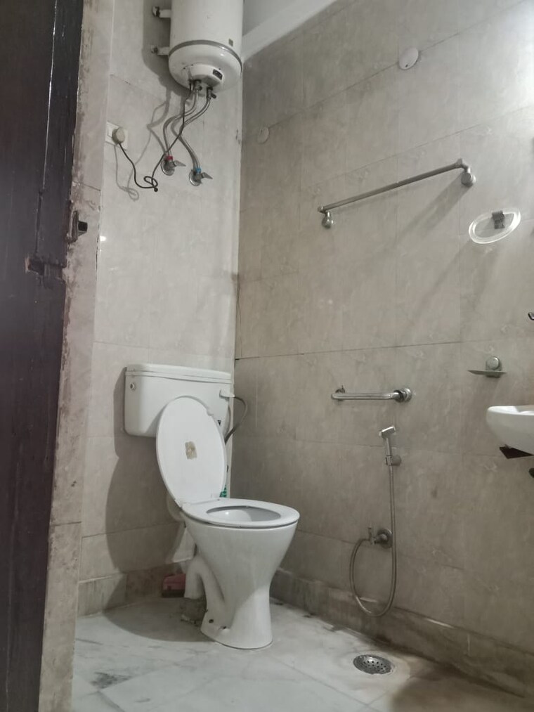 Bathroom, saket 2 Bedroom 800 Sq.Ft. Builder Floor In Saket Delhi 9441092