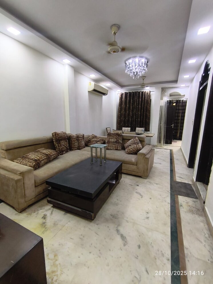 Living Room, old rajinder nagar 1 Bedroom 800 Sq.Ft. Builder Floor In Old Rajinder Nagar Delhi 9441093