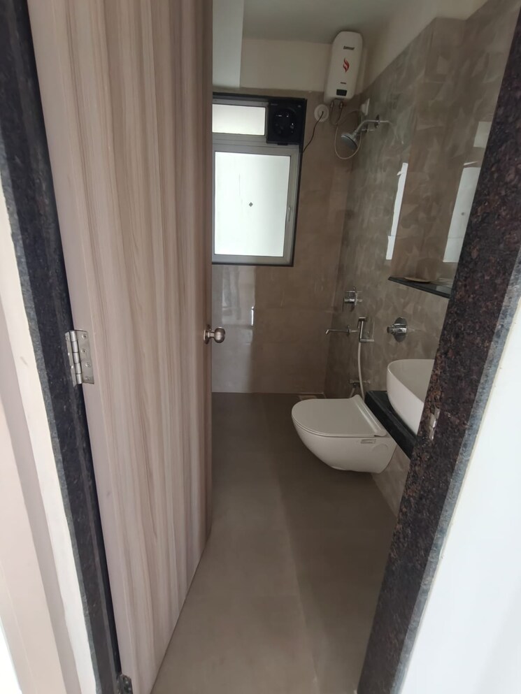Bathroom, ashar-axis 2 Bedroom 678 Sq.Ft. Apartment In Majiwada Thane 9441110