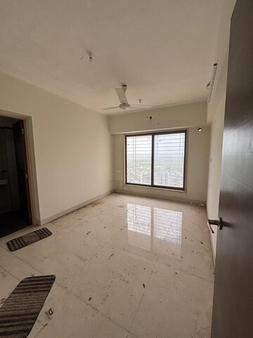Room in 2 BHK Apartment at Kaveri Heights, Borivali West – for Rent
